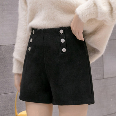 Model nou de pantaloni scurți de damă cu nasturi în culorile gri și negru