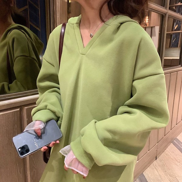 Női széles pulóver két színben, kék és zöld, kapucnival