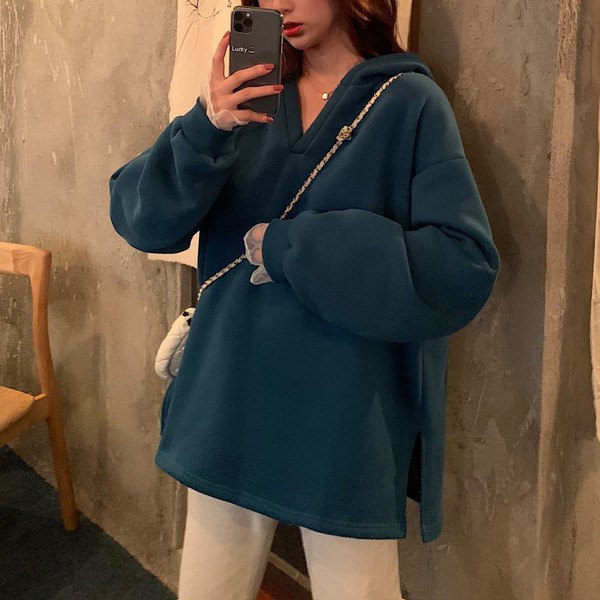 Női széles pulóver két színben, kék és zöld, kapucnival