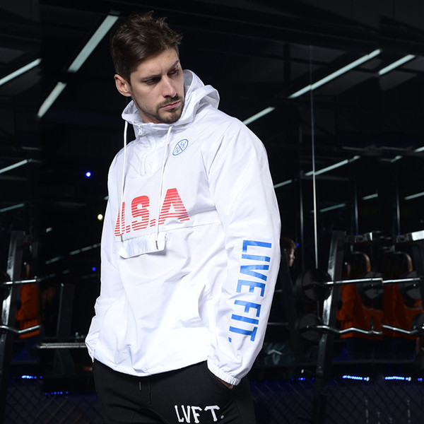 Hanorac casual pentru bărbați cu inscripție și glugă în alb și negru