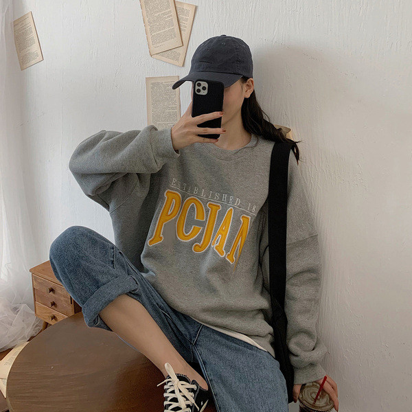 Női lezser széles, kék és szürke blúz feliratokkal