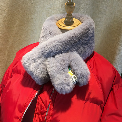 Γυναικείο κασκόλ κεντημένο σε διάφορα χρώματα