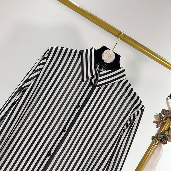 Cămașă lungă și largă cu dungi alb-negru