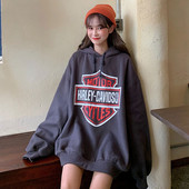 Φαρδύ μοντέλο γυναικείο φούτερ σε τρία χρώματα με εφαρμογή και κουκούλα