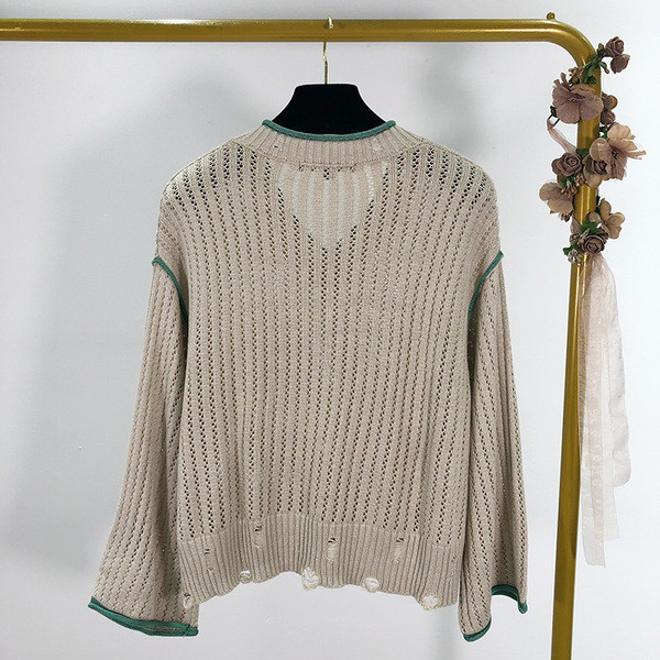 Pulover gri scurt si lat cu motive rupte