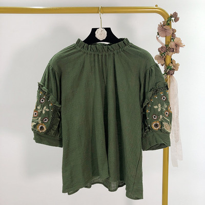 Дамска блуза в зелен цвят с 3/4 ръкав и бродерия