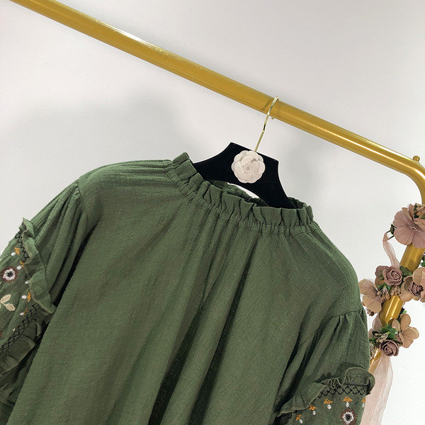Bluza de dama de culoare verde cu maneci 3/4 si broderie