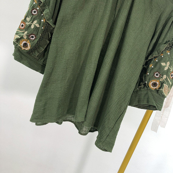 Bluza de dama de culoare verde cu maneci 3/4 si broderie