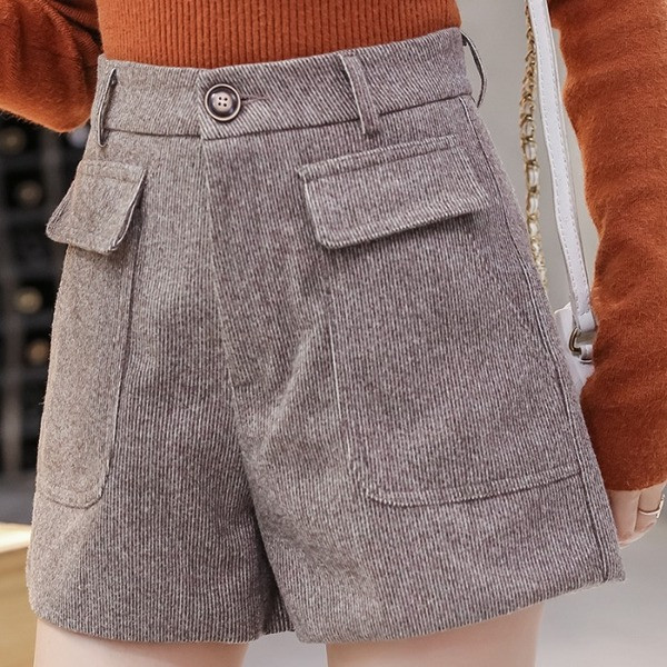 Νέο μοντέλο γυναικεία σορτς με τσέπες σε μαύρο και καφέ χρώμα