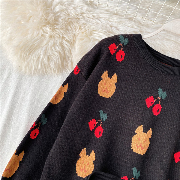 Νέο μοντέλο γυναικείο πουλόβερ με ωοειδές λαιμό και εφαρμογή σε λευκό και μαύρο χρώμα