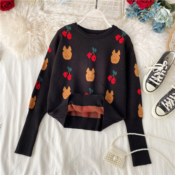 Νέο μοντέλο γυναικείο πουλόβερ με ωοειδές λαιμό και εφαρμογή σε λευκό και μαύρο χρώμα