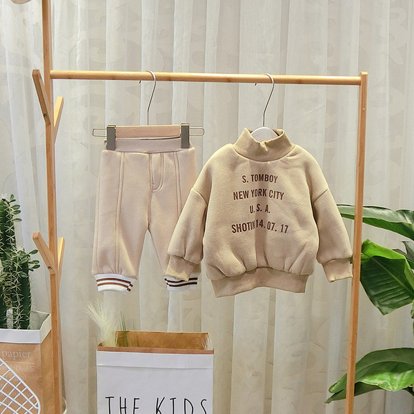 Modern gyerek pulóver polo gallérral és rátéttel barna, lila és bézs színben