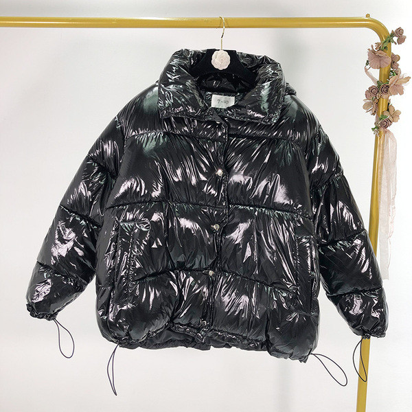 Geaca scurta de iarna cu nasturi si cravate in verde si negru cu efect stralucitor