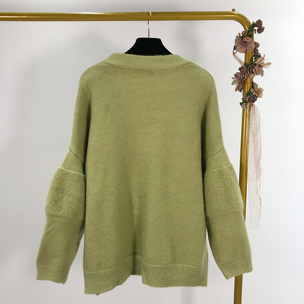 Hosszú zöld színű kardigán gombokkal és lefelé