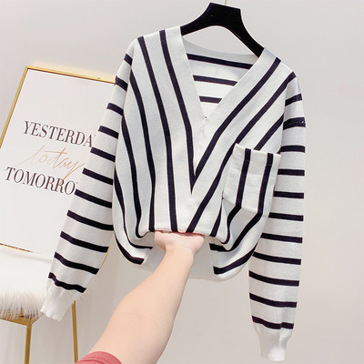 Μοντέρνο γυναικείο ριγέ πουλόβερ με δαντέλα και τσέπη σε δύο χρώματα