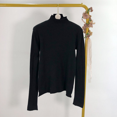 Pulover subțire de damă cu boruri înalte în verde, albastru, alb și negru