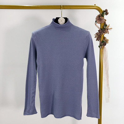 Pulover subțire de damă cu boruri înalte în verde, albastru, alb și negru