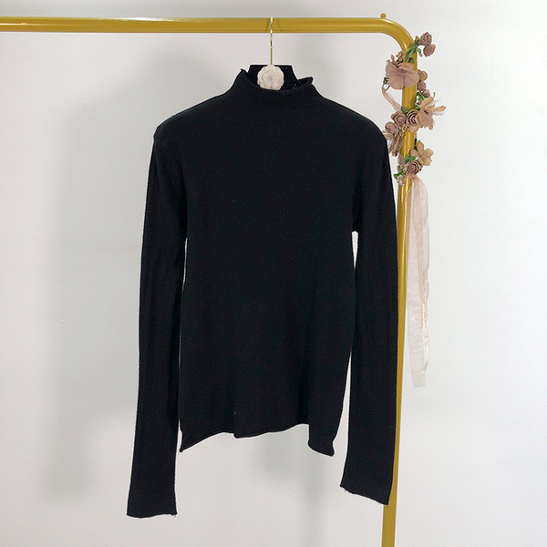 Pulover subțire de damă cu boruri înalte în verde, albastru, alb și negru