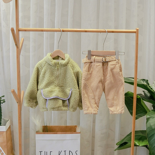 Μοντέρνα παιδικά παντελόνια με τσέπες για αγόρια σε μαύρο και καφέ χρώμα