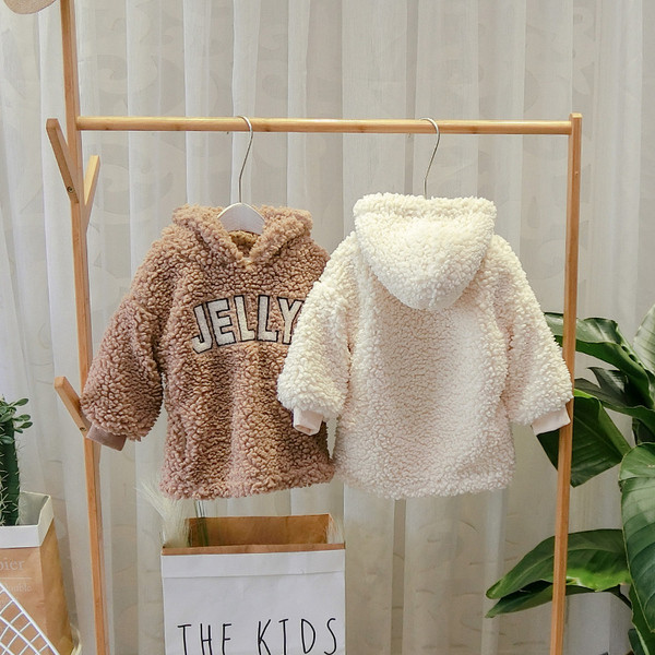 Μοντέρνο παιδικό φούτερ με κουκούλα και με κεντήματα σε καφέ και λευκό χρώμα