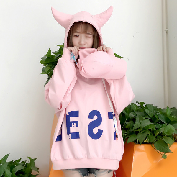 Alkalmi női blúz kapucnival és 3D elemmel