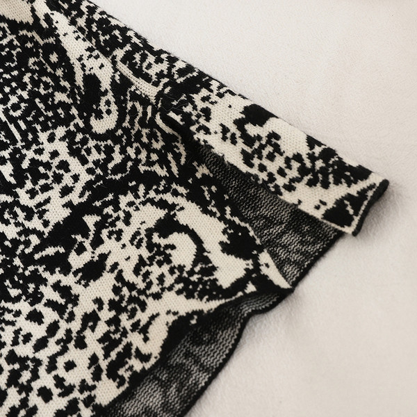 Modern női pulóver és szoknya szett vékony kötésből