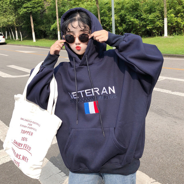 Több színben zsebes női sportpulóver