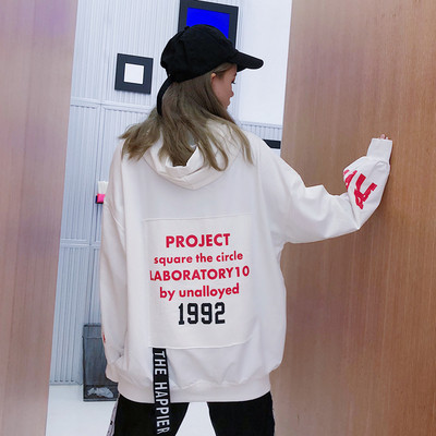 Bluză de damă sport-casual cu inscripție colorată