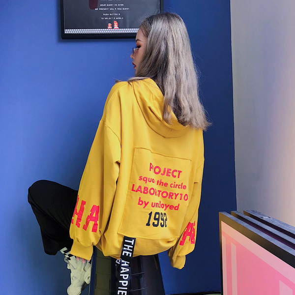 Bluză de damă sport-casual cu inscripție colorată