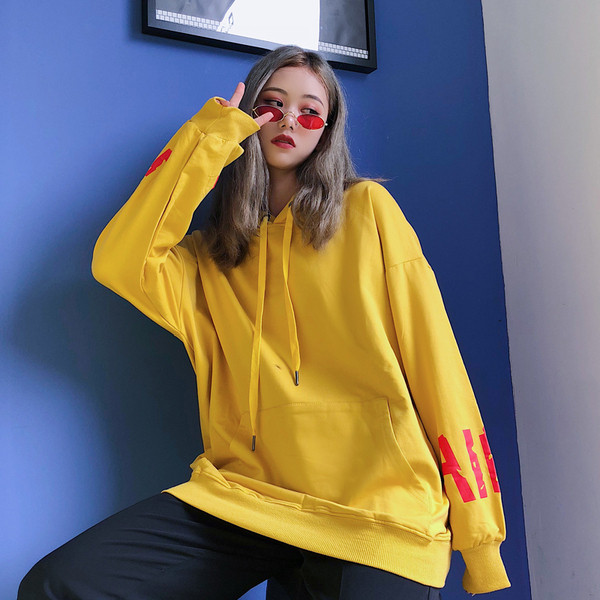 Bluză de damă sport-casual cu inscripție colorată