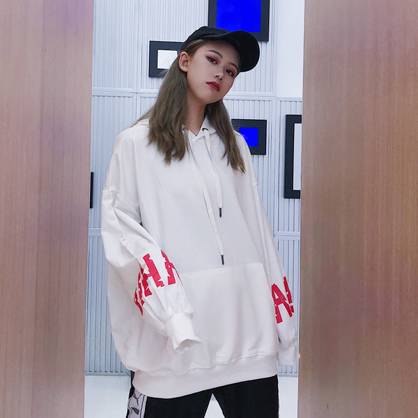 Bluză de damă sport-casual cu inscripție colorată