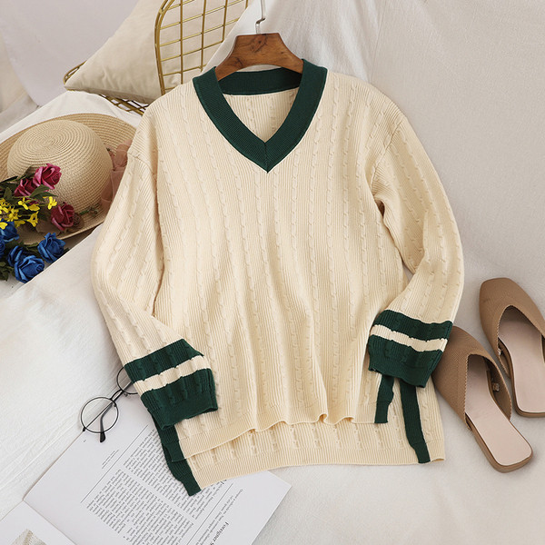 Modern női szett pulóverrel és magas derekú szoknyával