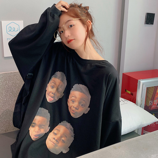 Μοντέρνα γυναικεία μπλούζα με εφαρμογή - μακρύ και φαρδύ μοντέλο