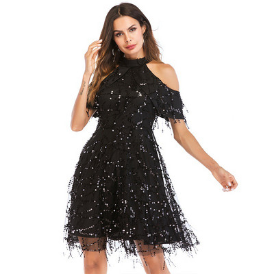 Rochie scurtă de damă modernă cu umerii goi și paiete în negru