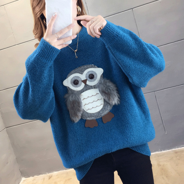 Alkalmi női pulóver 3D elemmel és ovális nyakkivágással