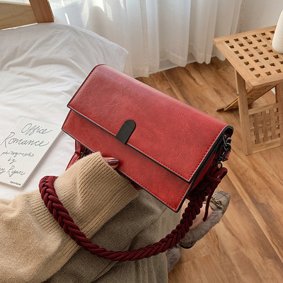 Eko bőrből készült modern női táska hosszú füllel