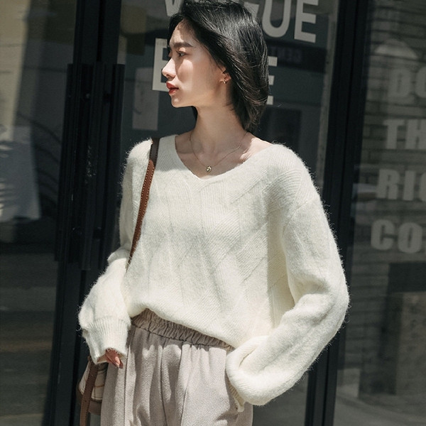 Alkalmi női pulóver spitz nyakkivágással és széles ujjakkal, négy színben