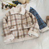 Карирано дамско палто с копчета в син и кафяв цвят