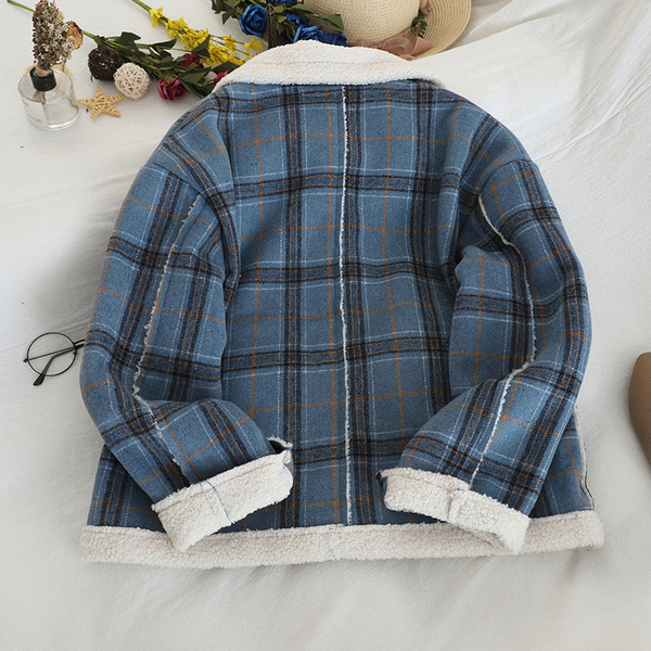 Карирано дамско палто с копчета в син и кафяв цвят