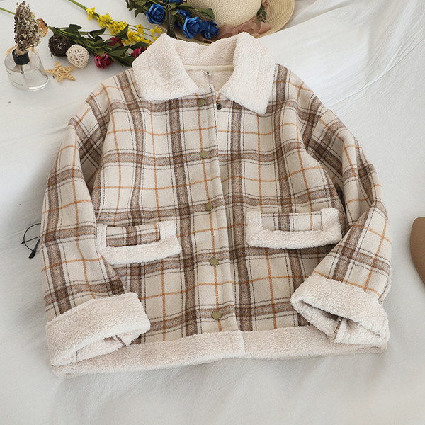 Карирано дамско палто с копчета в син и кафяв цвят