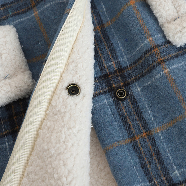 Карирано дамско палто с копчета в син и кафяв цвят