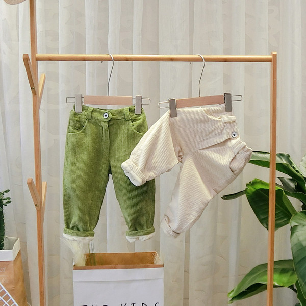 Pantaloni moderni pentru copii pentru baieti in bej, verde si portocaliu