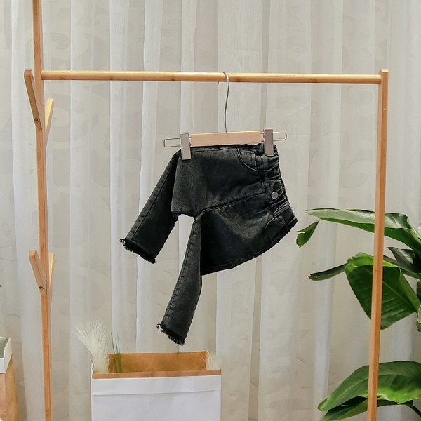 Modern gyerekfarmer szakadt motívumokkal fekete színben fiúknak