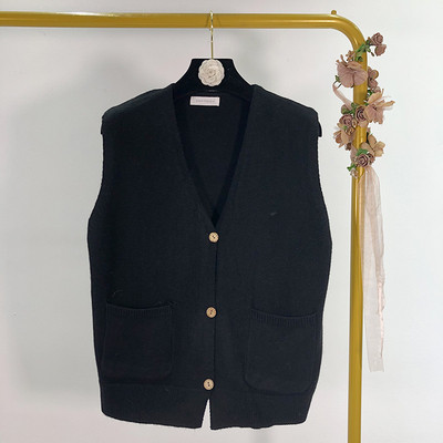 Vesta casual tricotata cu nasturi si buzunare