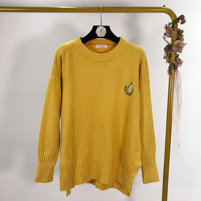 Μακρύ και φαρύ πουλόβερ σε λευκό και κίτρινο χρώμα