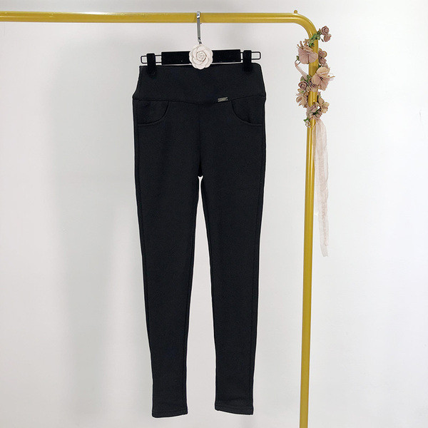 Pantaloni model de dama de culoare neagra cu captuseala calda