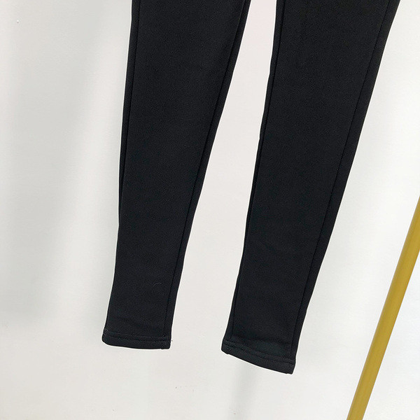 Pantaloni model de dama de culoare neagra cu captuseala calda