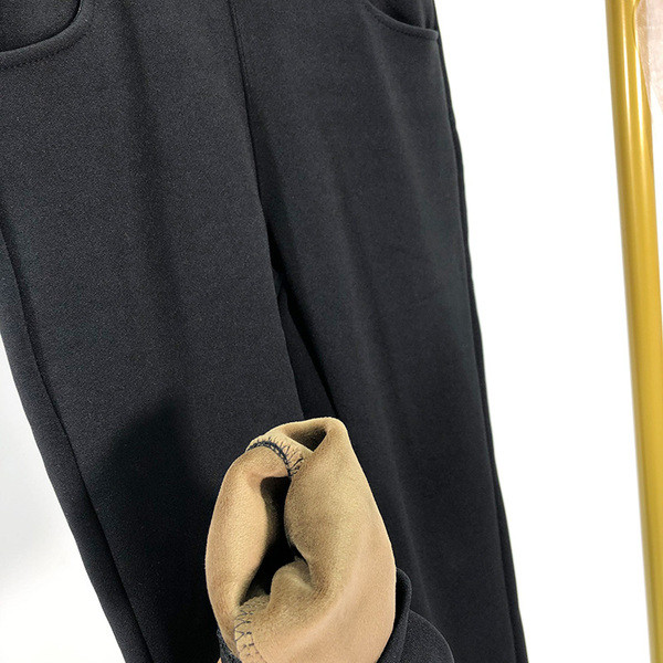 Pantaloni model de dama de culoare neagra cu captuseala calda