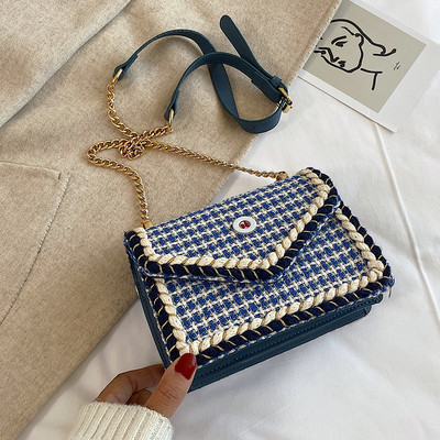 Μοντέρνα γυναικεία τσάντα με μεταλλική στερέωση σε διάφορα χρώματα