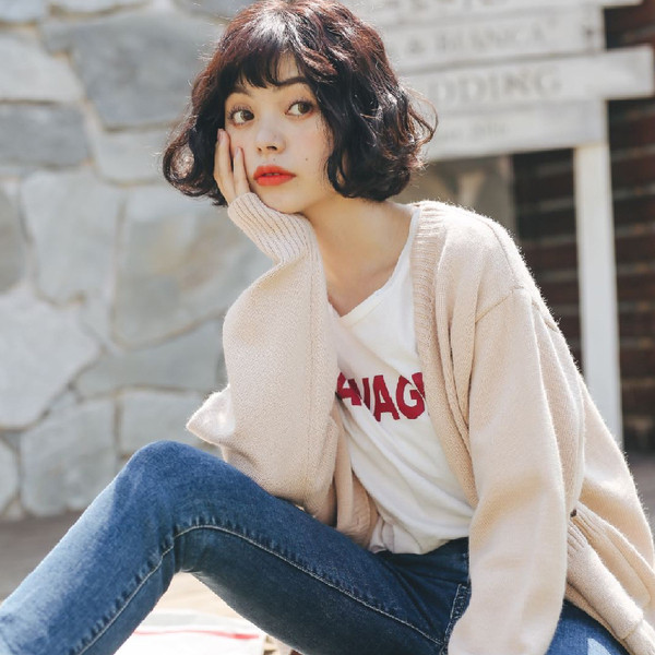 Női mellény zsebbel és gombokkal, két színben